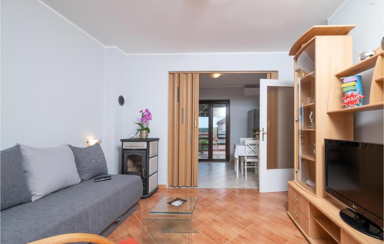 1 Bedroom Amazing Apartment In Peruški Exterior foto